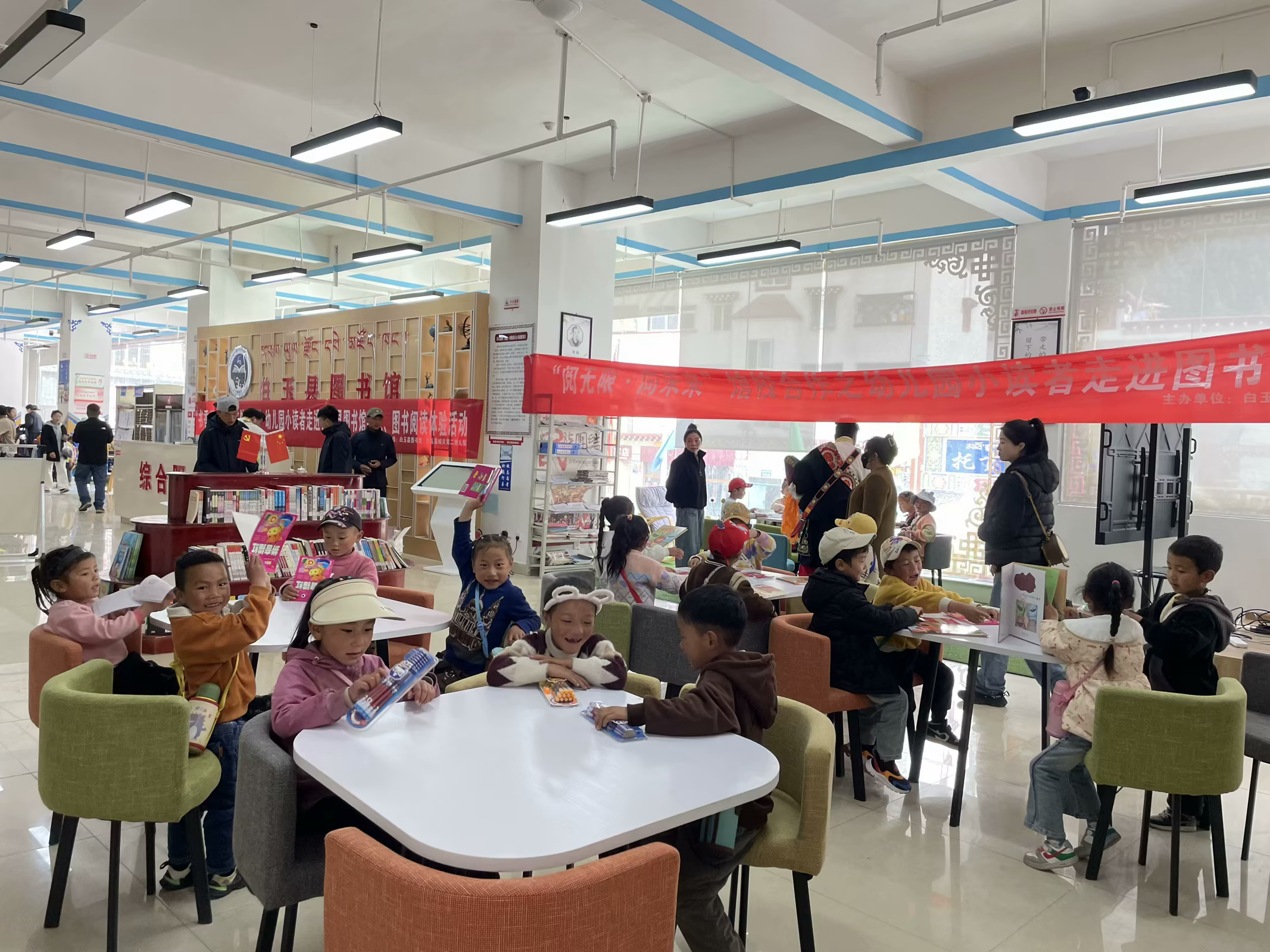 捐資208萬余元，改造提升白玉縣圖書館、文化館